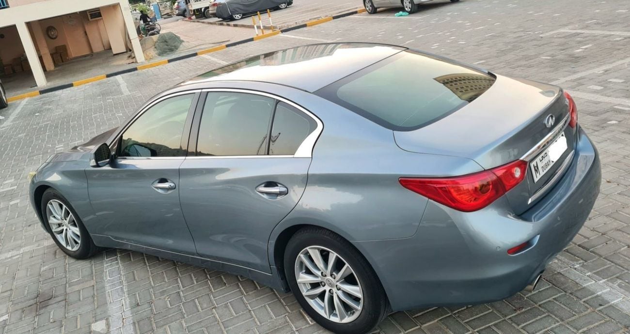 Infiniti Q50 Premium 2.0L