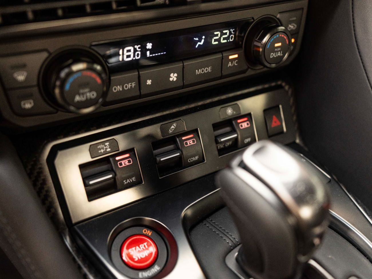 نيسان جي تي ار Premium 3.8L (2 Seater)