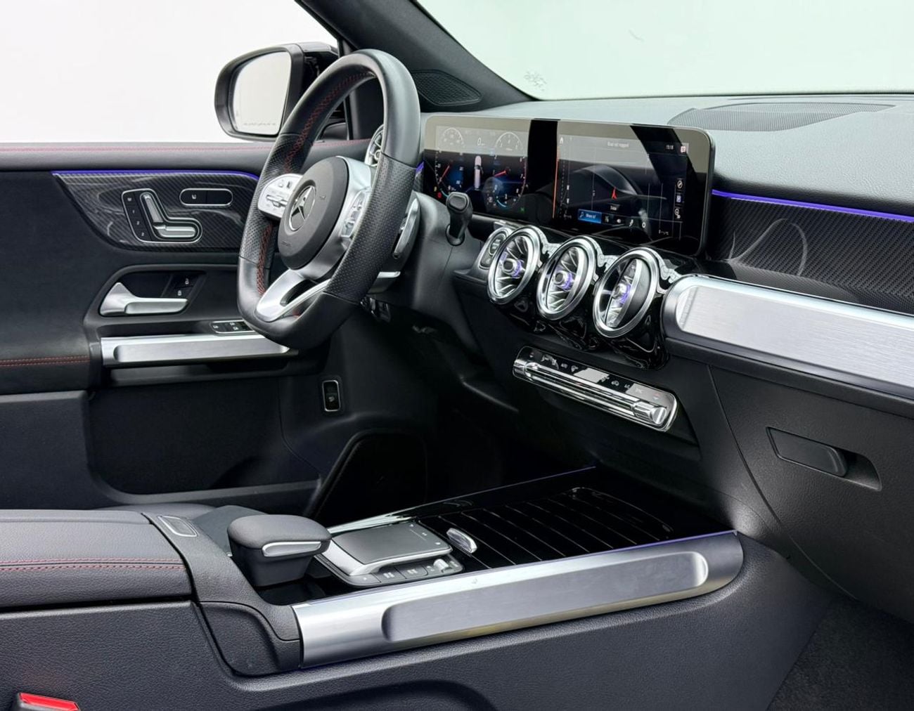 مرسيدس بنز GLB 250 4MATIC 2.0L (221 HP)