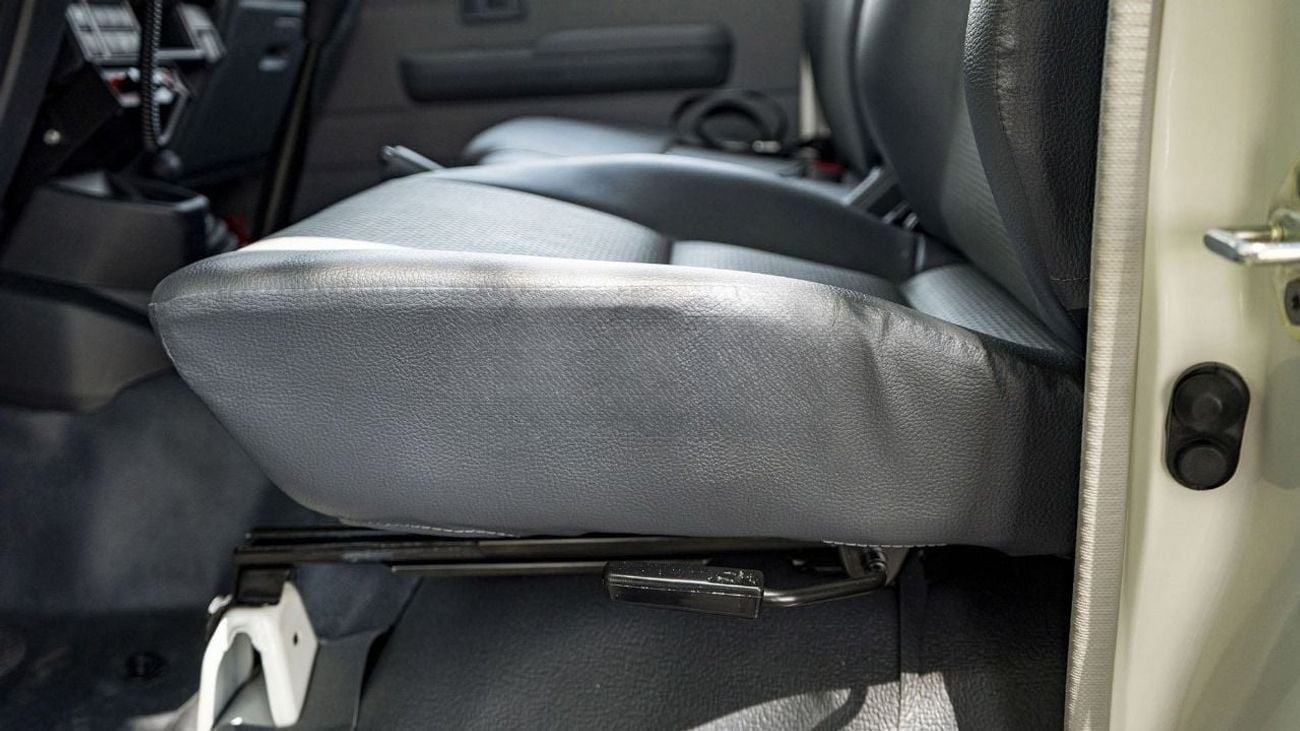 Toyota Land Cruiser 70 TOYOTA LAND CRUISER LC78 4.2L AMBULANCE