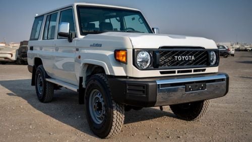 تويوتا لاند كروزر 70 LC 76 4.0L Petrol | Manual | Four Wheel Drive | 6 seats | 5 Door
