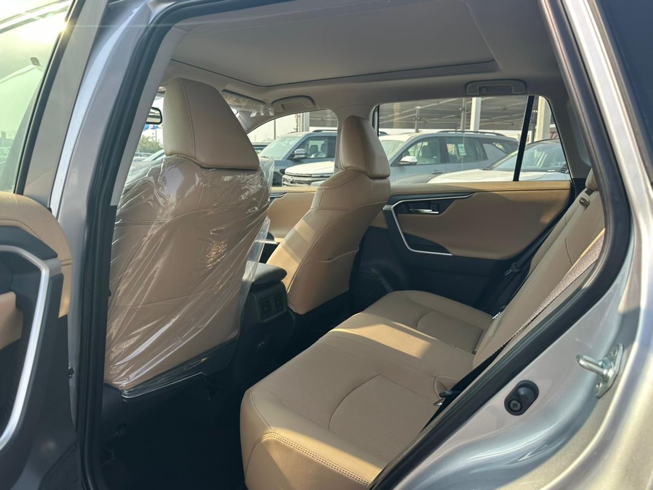 Toyota RAV4 2.5 LIMITED , PETROL , MEMORY SEAT, WIRELESS CHARGER ,PANORAMIC ROOF, FULL OPTION MODEL 2025