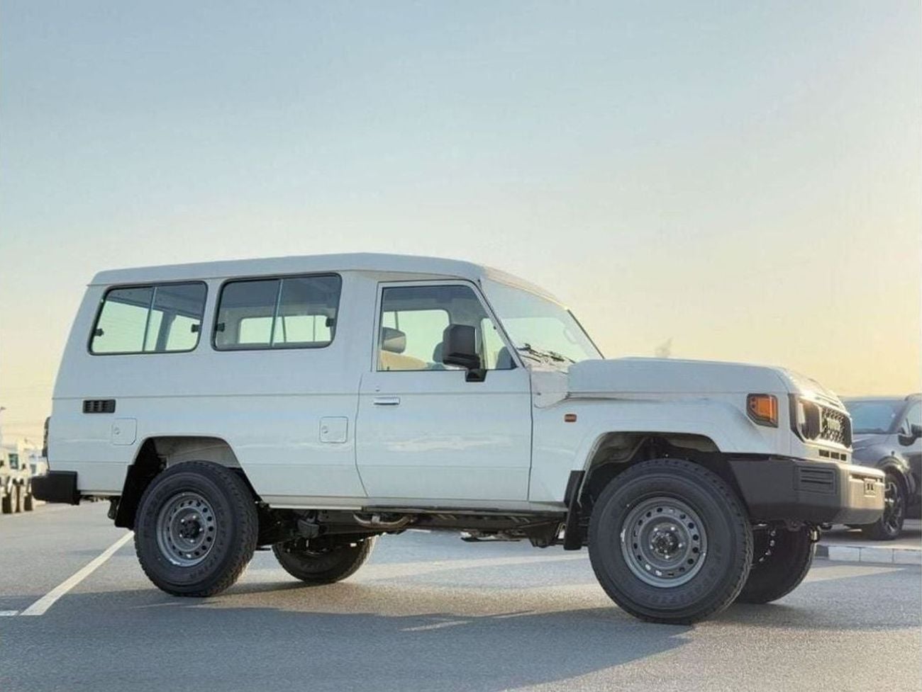 Toyota Land Cruiser 70 LC76 LX EXPORT ONLY - LC 78- 2.8L - DIESEL - MT