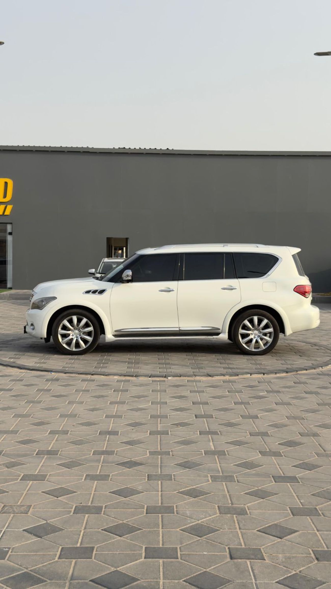 Infiniti QX56 Luxury 5.6L