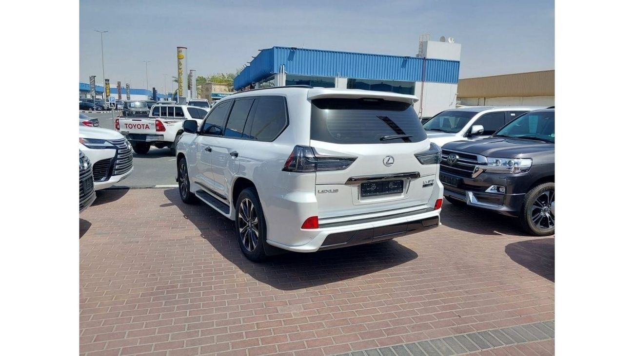 Lexus LX 570 Signature Black Edition LEXUS LX570 BLACK EDITION 4 YEARS OR 150KM WARRANTY FROM ALFUTTAIM
