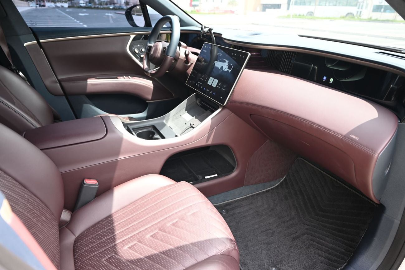 أفاتر 11 Luxury RWD