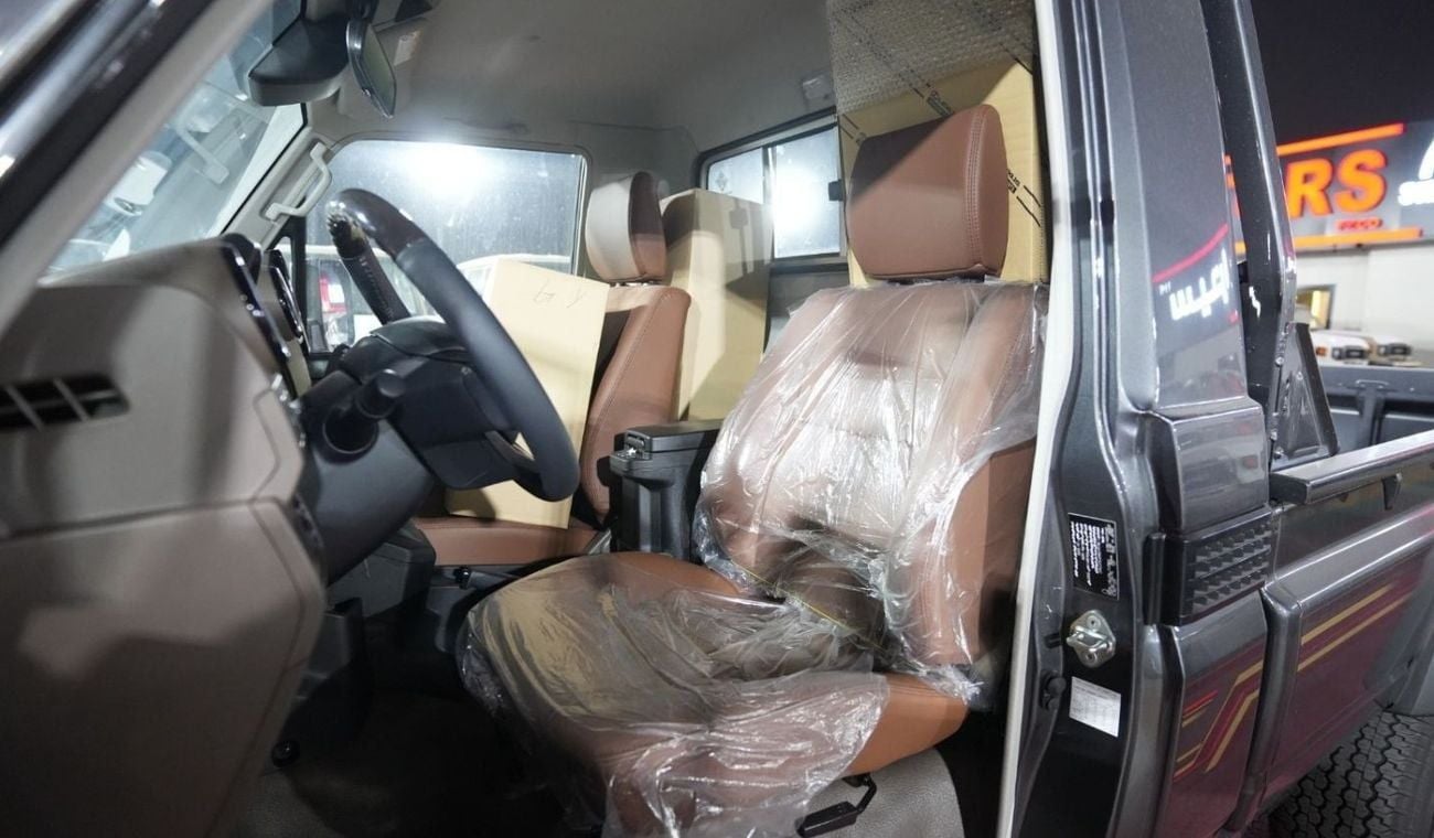 Toyota Land Cruiser Pick Up TOYOTA LC PICKUP SC 4.0L PETROL AUTOMATIC TRANSMISSION 2024 FULL OPTION WITH LED LIGHTS