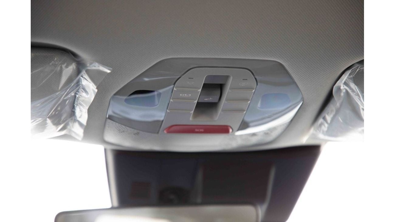 كيا EV5 كيا EV5 Land 530 موديل 2023 - أبيض داخل أزرق وأسود | للتصدير فقط