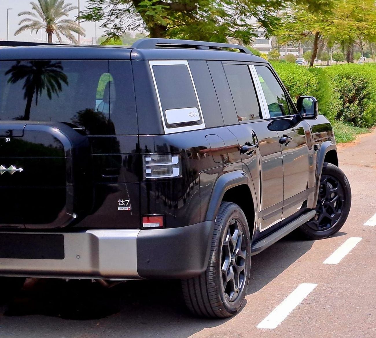 BYD Leopard 7 STD  (NON GCC) 2026 – Ultra 4wd 190km (Full Option) | Plug-in Hybrid (2477/-Monthly)