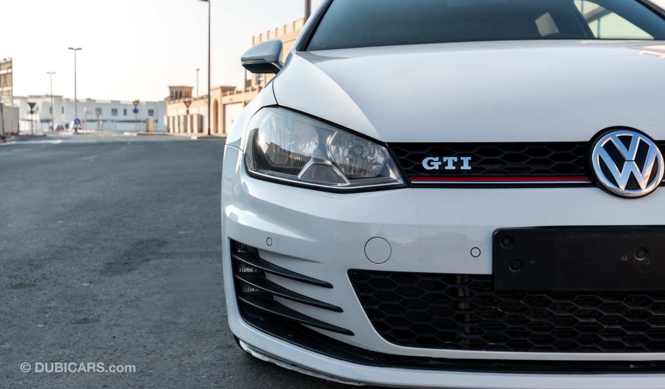 فولكس واجن جولف GTI