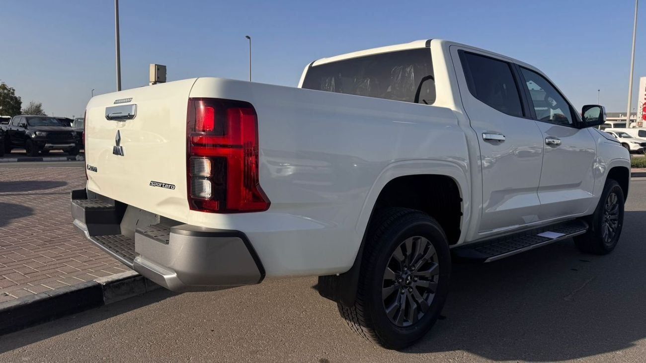 Mitsubishi L200 SPORTERO PICKUP DC 4WD 2.4L 6A/T GLS