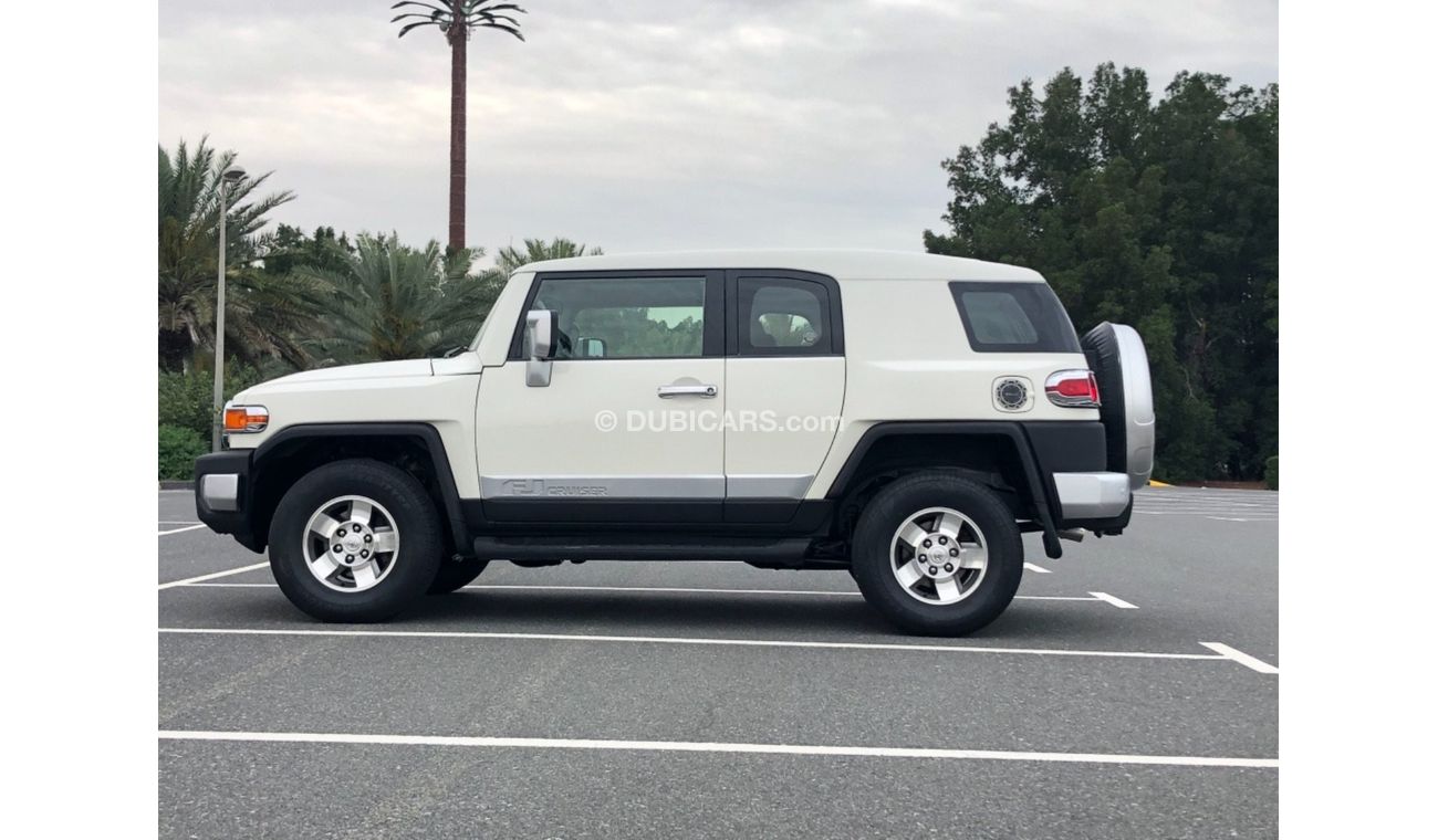 تويوتا إف جي كروزر موديل 2010 خليجي حاله ممتازه جدا من الداخل والخارج فل مواصفات