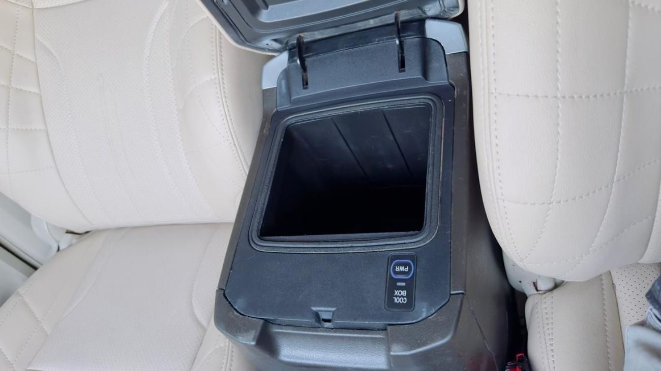 Toyota Prado 2010 | LHD | MODIFIED WITH LIMGENE BODY KIT | TESLA SCREEN | BEIGE LEATHER SEAT | PUSH START ENGINE