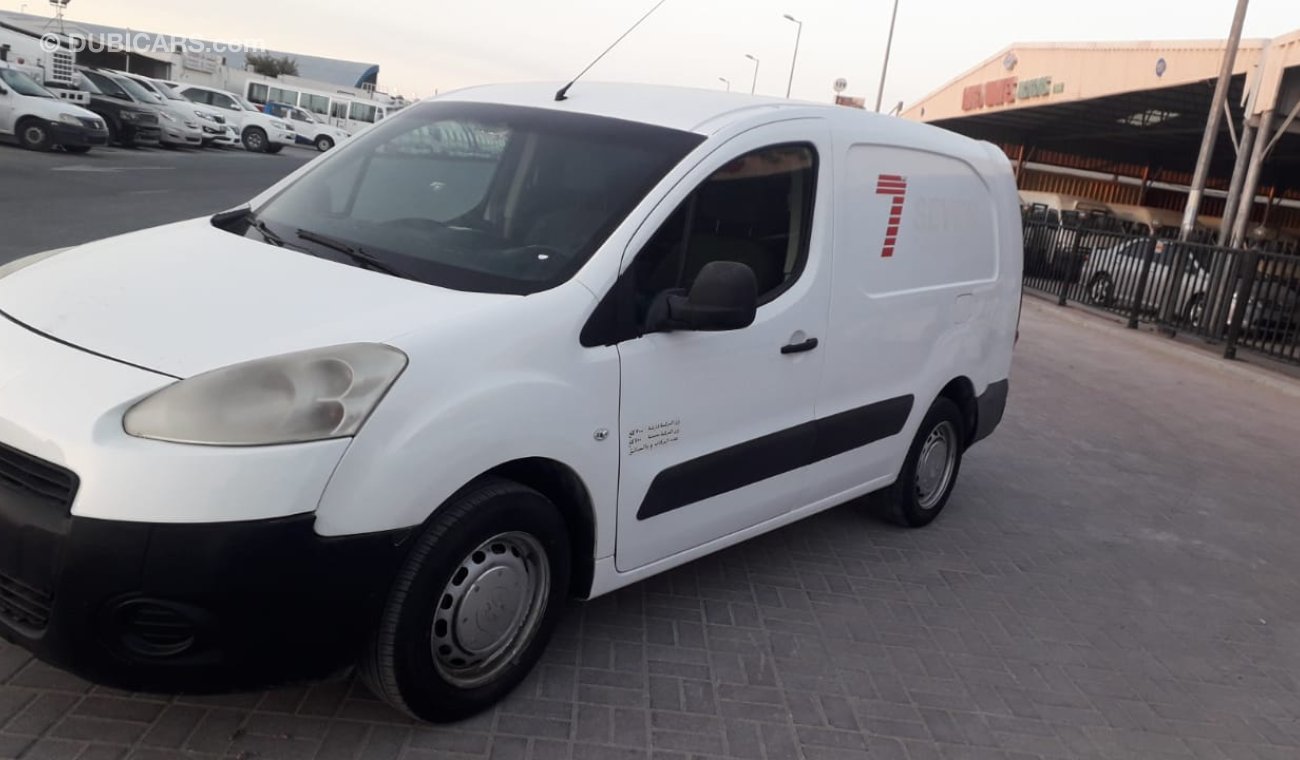 بيجو بارتنر 1.6L, 15" Tyres, Xenon Headlights, Airbags, Manual Gear Box, Front A/C (LOT # 6016)