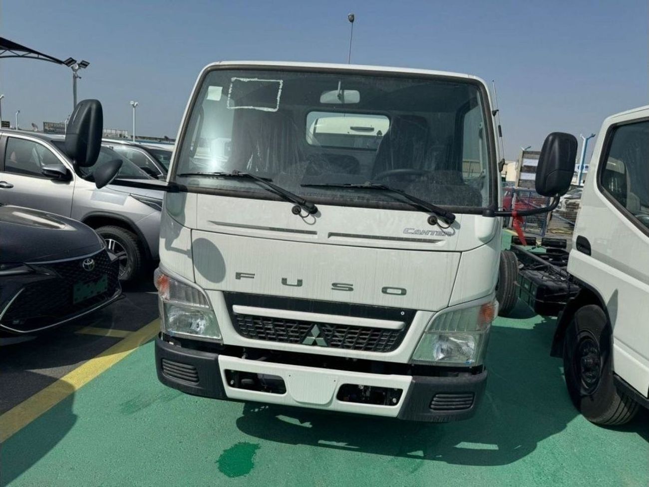 ميتسوبيشي فوسو كانتير 2.7L DIESEL 4X2 M/T 2.5 TON SHORT 2023