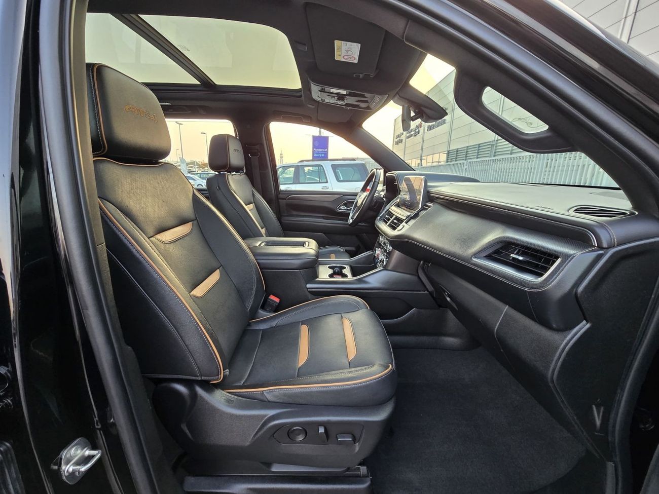 GMC Yukon AT4 5.3L GMC YUKON AT4 2022// GCC// UNDER WARRANTY// FSH// ORIGINAL PAINT