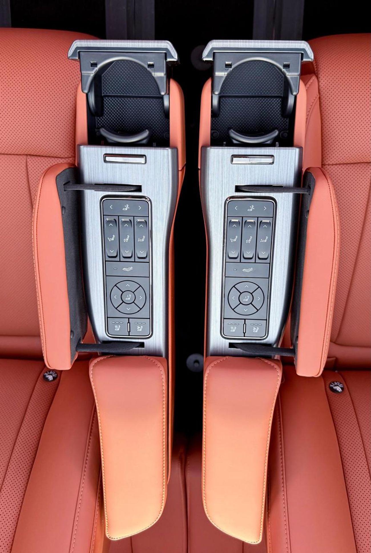 ROX 01 VIP VIP 6 SEATER VIP BLACK ORANGE BLACK WHITE 2026 MODEL AT AWD 10% VAT CUSTOMS 5 YEARS  WARRANTY IN