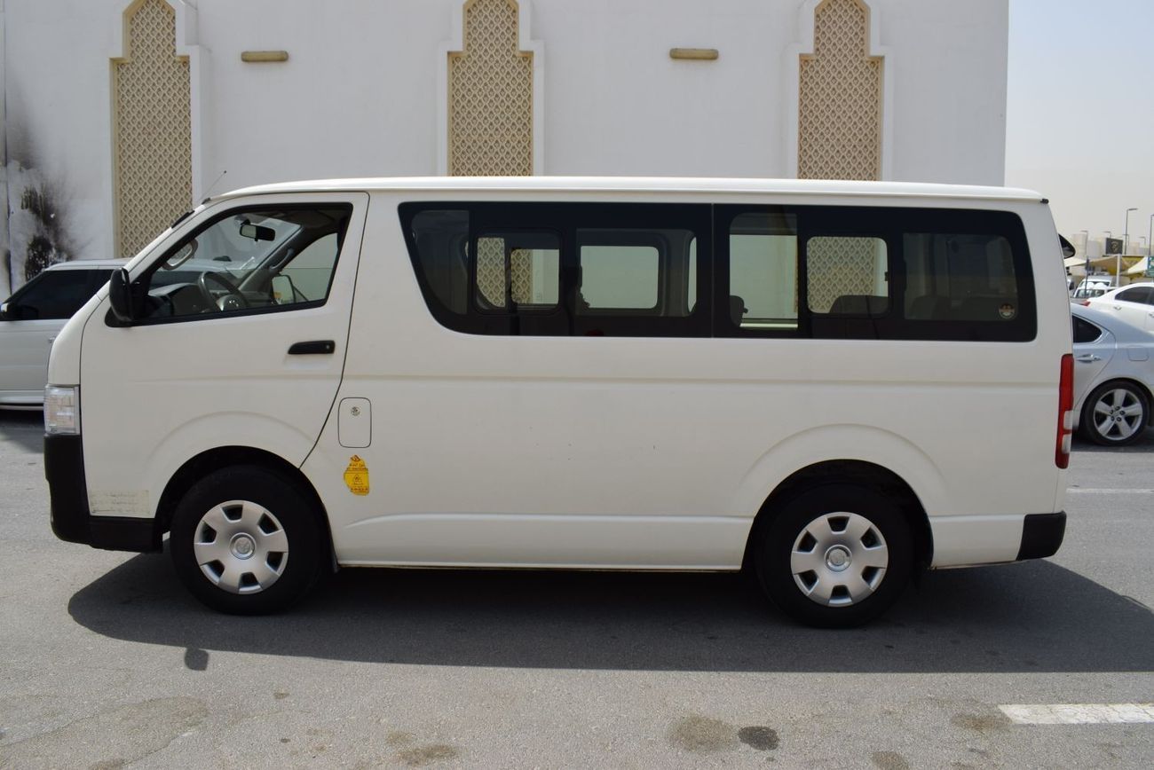 تويوتا هاياس Toyota Hiace Std Roof Bus 13 seater, Model:2015.Excellent condition