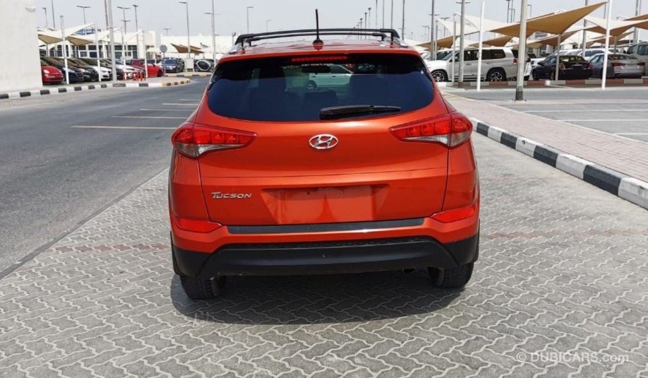 Hyundai Tucson SE - Very Clean Car