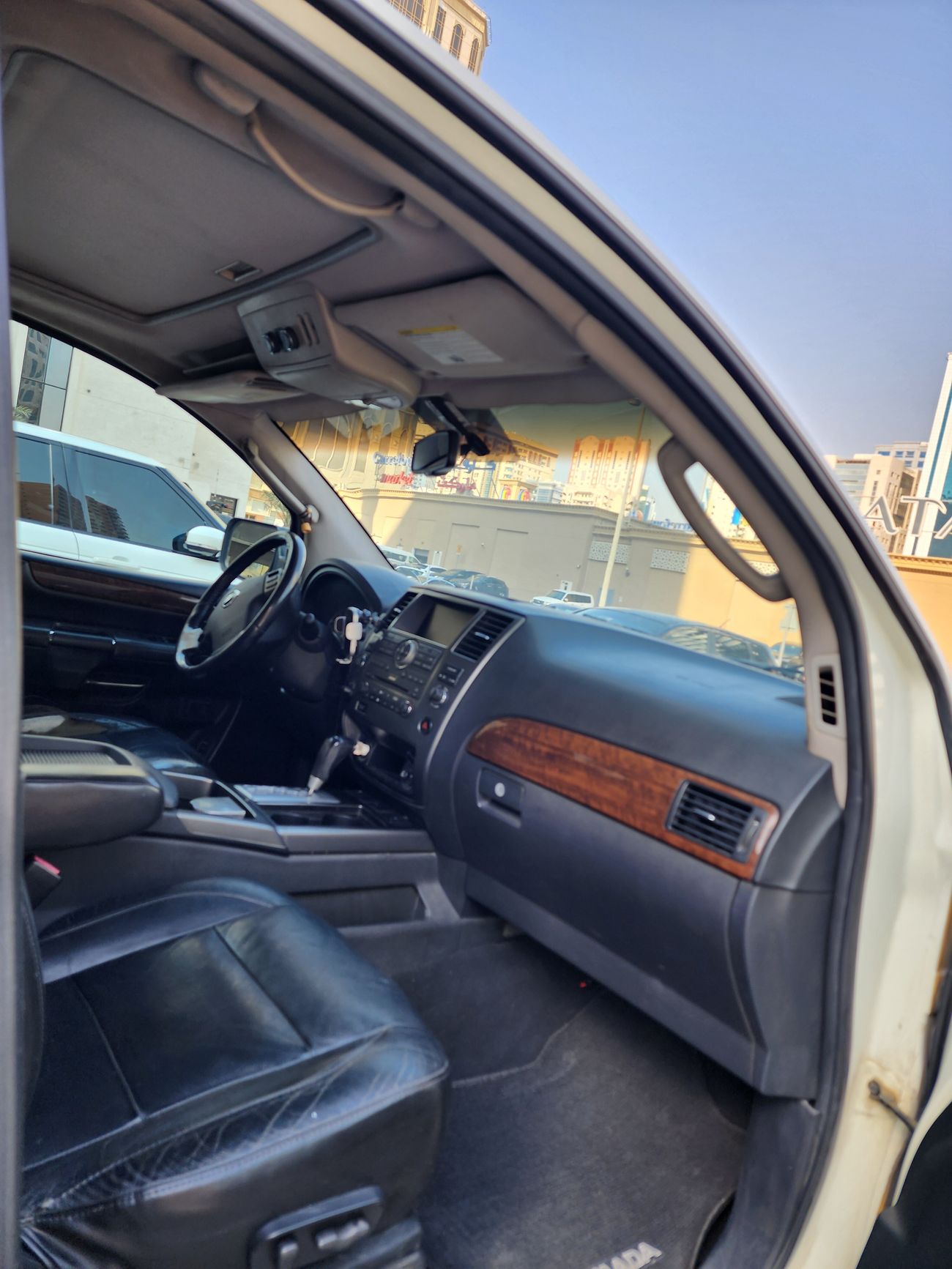 Nissan Armada Platinum