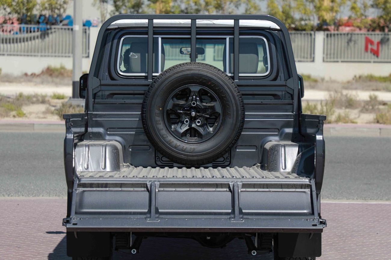 تويوتا لاند كروزر بيك آب 2025 TOYOTA LC79 LAND CRUISER PICK UP DOUBLE CAB 2.8 - GREY METTALIC inside BEIGE | Export Only