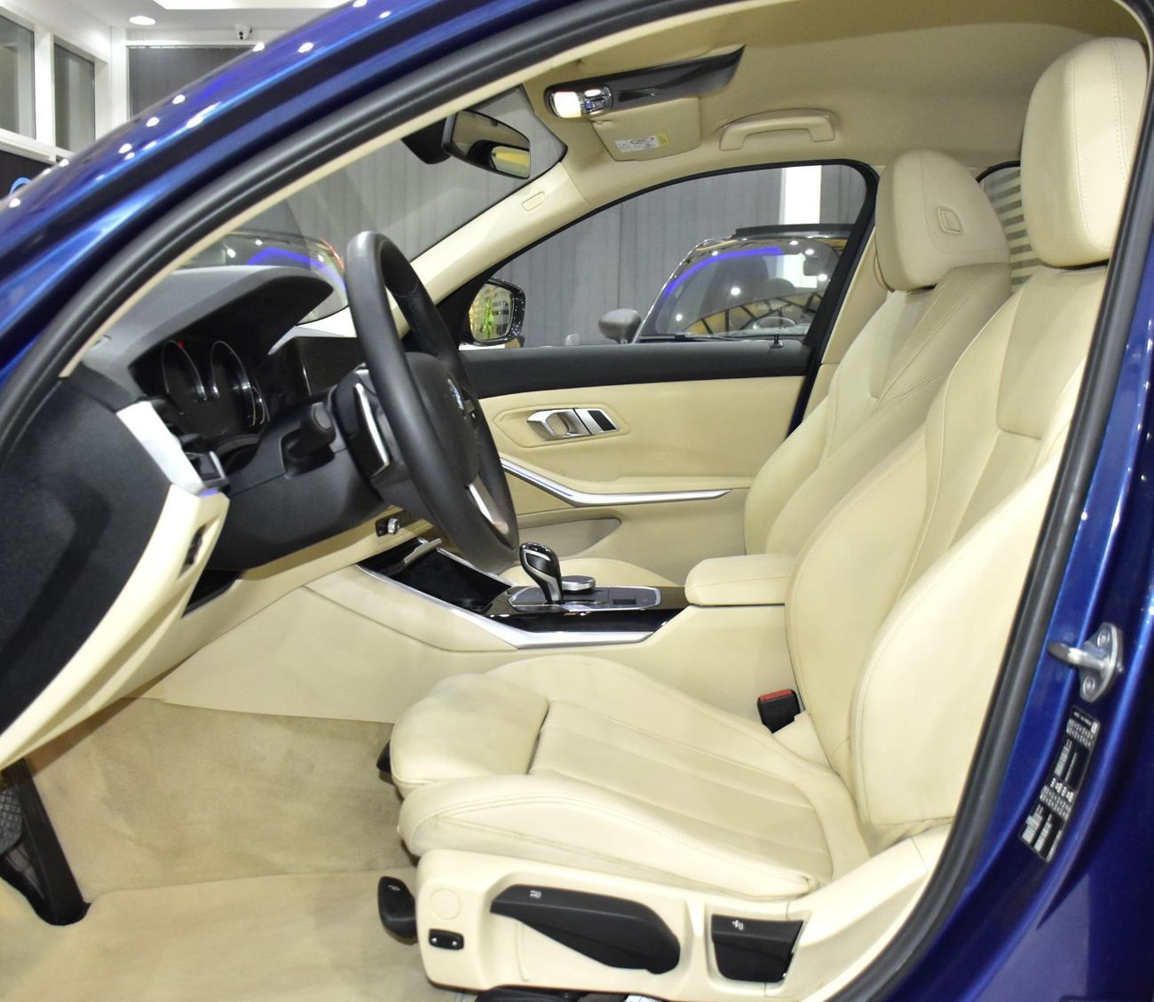 بي أم دبليو 320 EXCELLENT DEAL for our BMW 320i ( 2020 Model ) in Blue Color European Specs