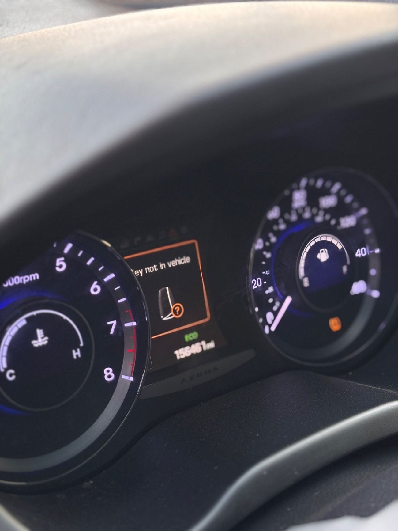 هيونداي أزيرا The 2016 Hyundai Azera Limited Edition is a full-size sedan that offers a blend of luxury and comfor