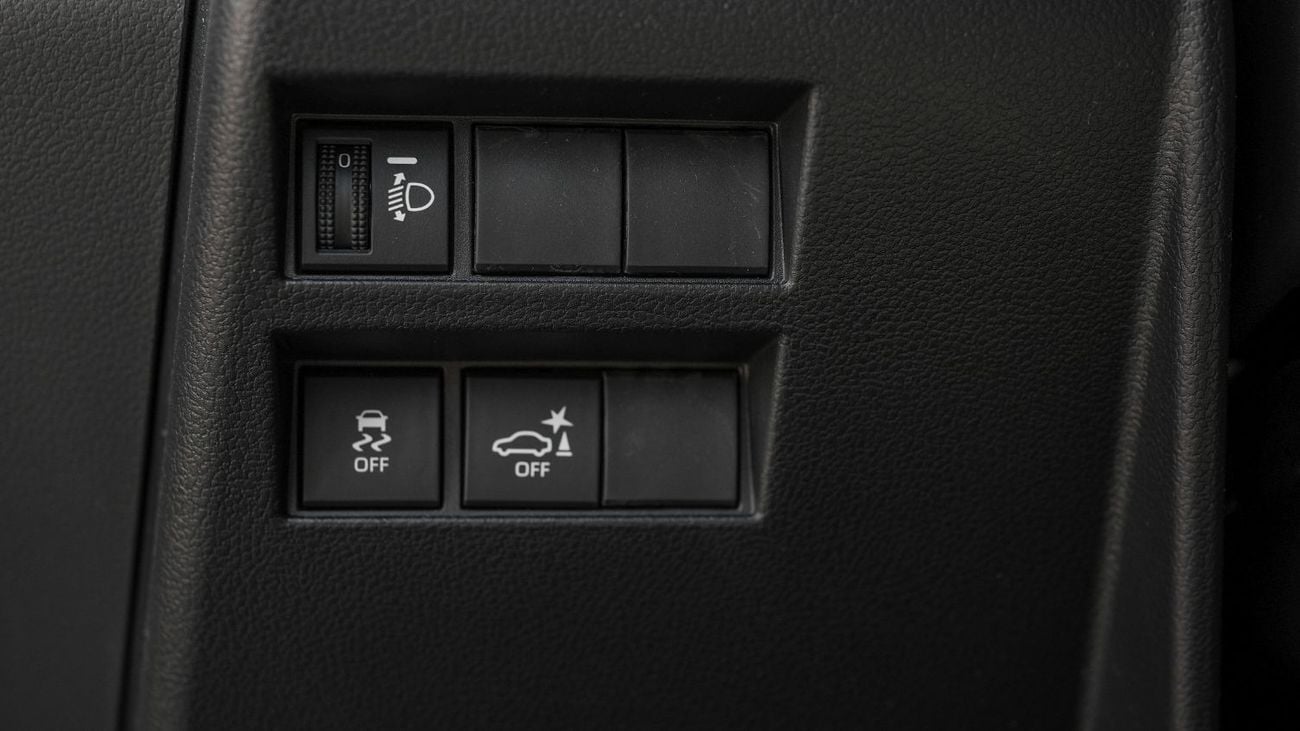 Toyota Land Cruiser 2025 Toyota Land Cruiser GXR 4.0L AT Petrol (White-Black)