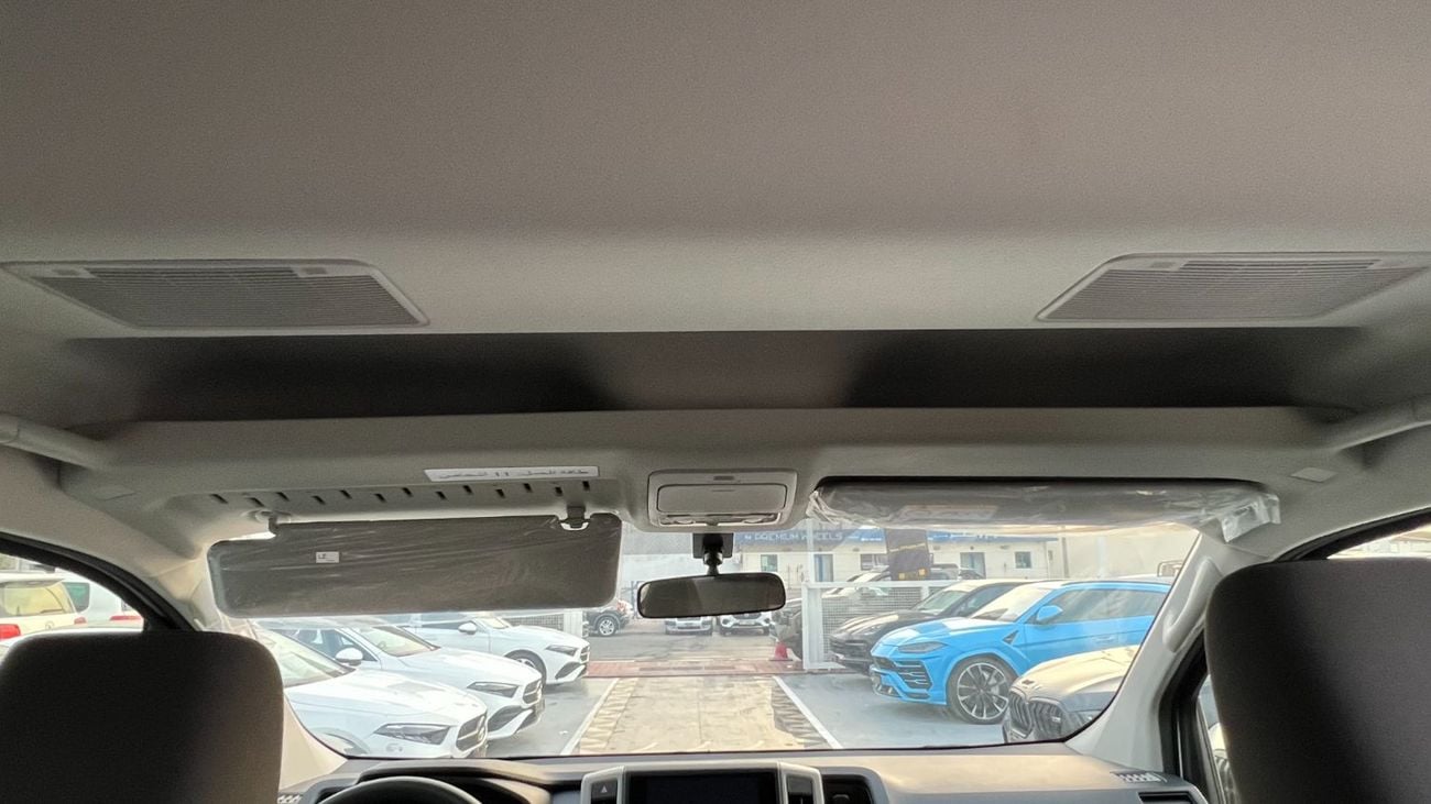 Toyota Hiace The 2026 TOYOTA HIACE High Roof 13 Seater