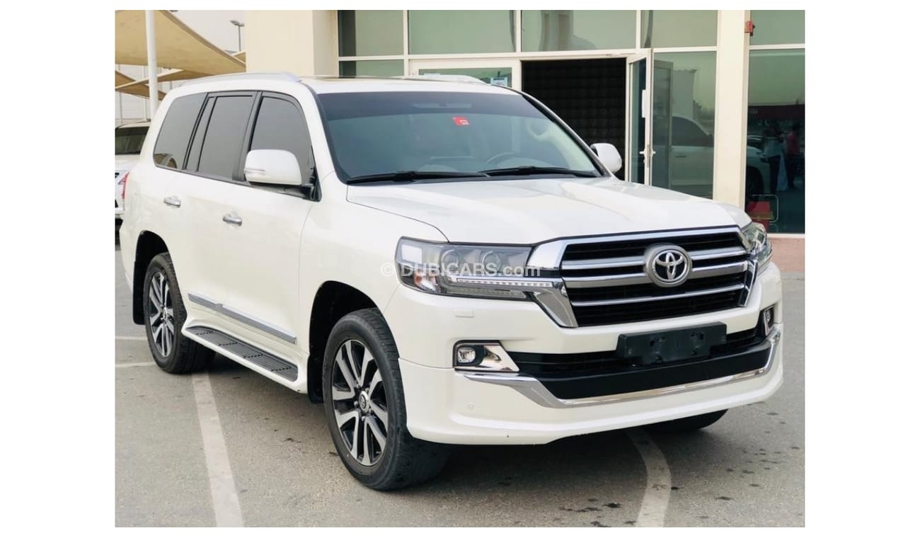 تويوتا لاند كروزر تويوتا لاند كروزر 2019 - GXR - 6 سلندر