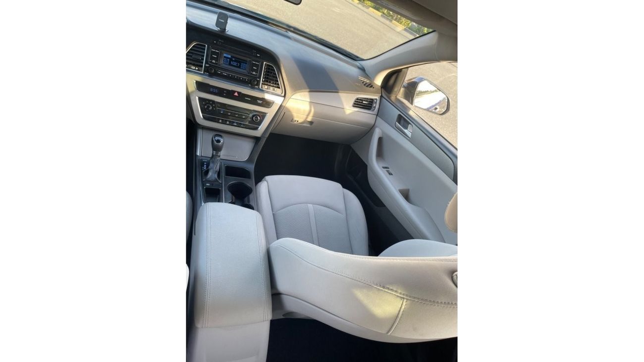 Hyundai Sonata Hyundai Sonata Se 2015 Blue 2.4L 4 vin: 5NPE24AF7FH186349  ( UAS_ SPEC) VERY GOOD CONDITION