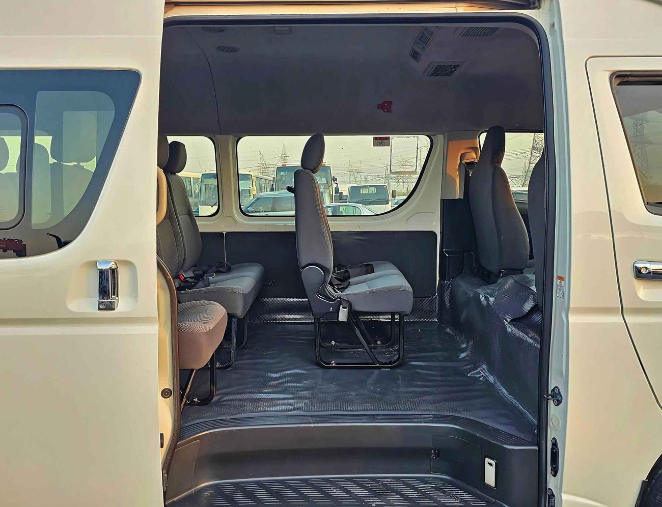 Toyota Hiace PASSENGER/ HIGHROOF/ PATROL MANUAL/ 13 SEATS/ EXPORT ONLY/ LOT# 76549