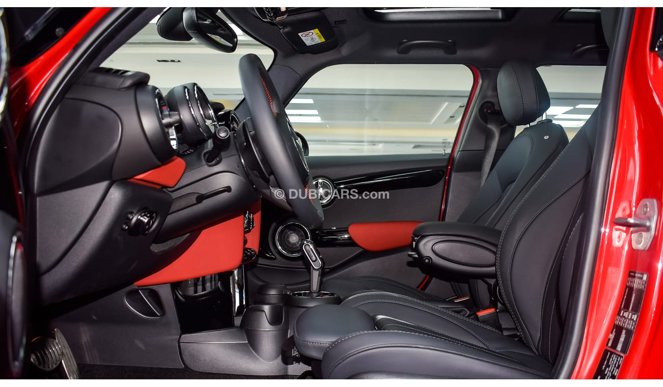 Mini Cooper S hatchback 5 doors with JCW kit