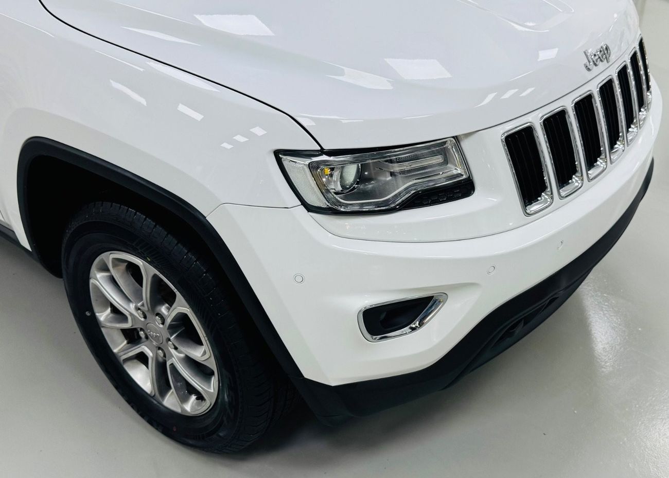 Jeep Grand Cherokee Laredo GCC .. Original paint .. V6 .. Low Milegea .. Perfect Condition .. Perfect Condition .