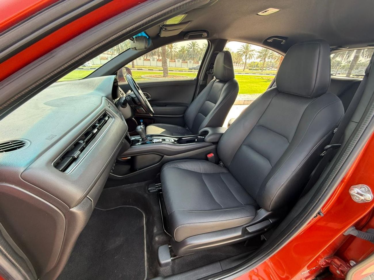 هوندا HRV RS 1.8L v4 petrol engine RHD 2WD Automatic transmission 5 Seats Suv with 5 doors