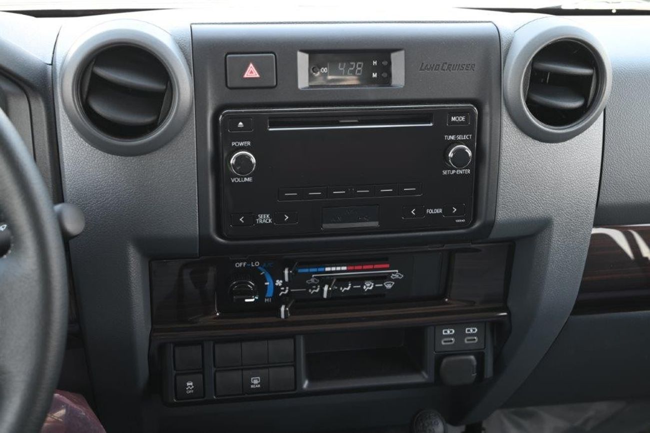 تويوتا لاند كروزر 70 2024 TOYOTA LAND CRUISER 76 HARDTOP 4.0L 4WD 6-SEATER MT