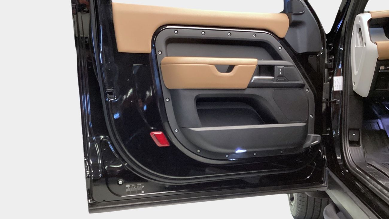 لاند روفر ديفندر P400 90 HSE | upto AED 20,000 Ramadan Discount | شامل الضمان | 0 ﺪﻔﻋﺓ ﺃﻮﻟﻯ