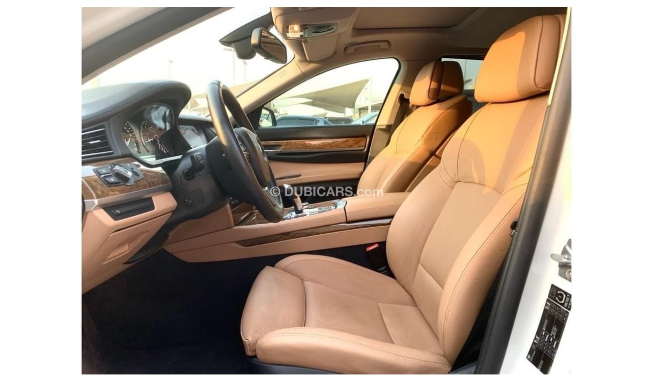 بي أم دبليو 750Li اكسكلوسيف