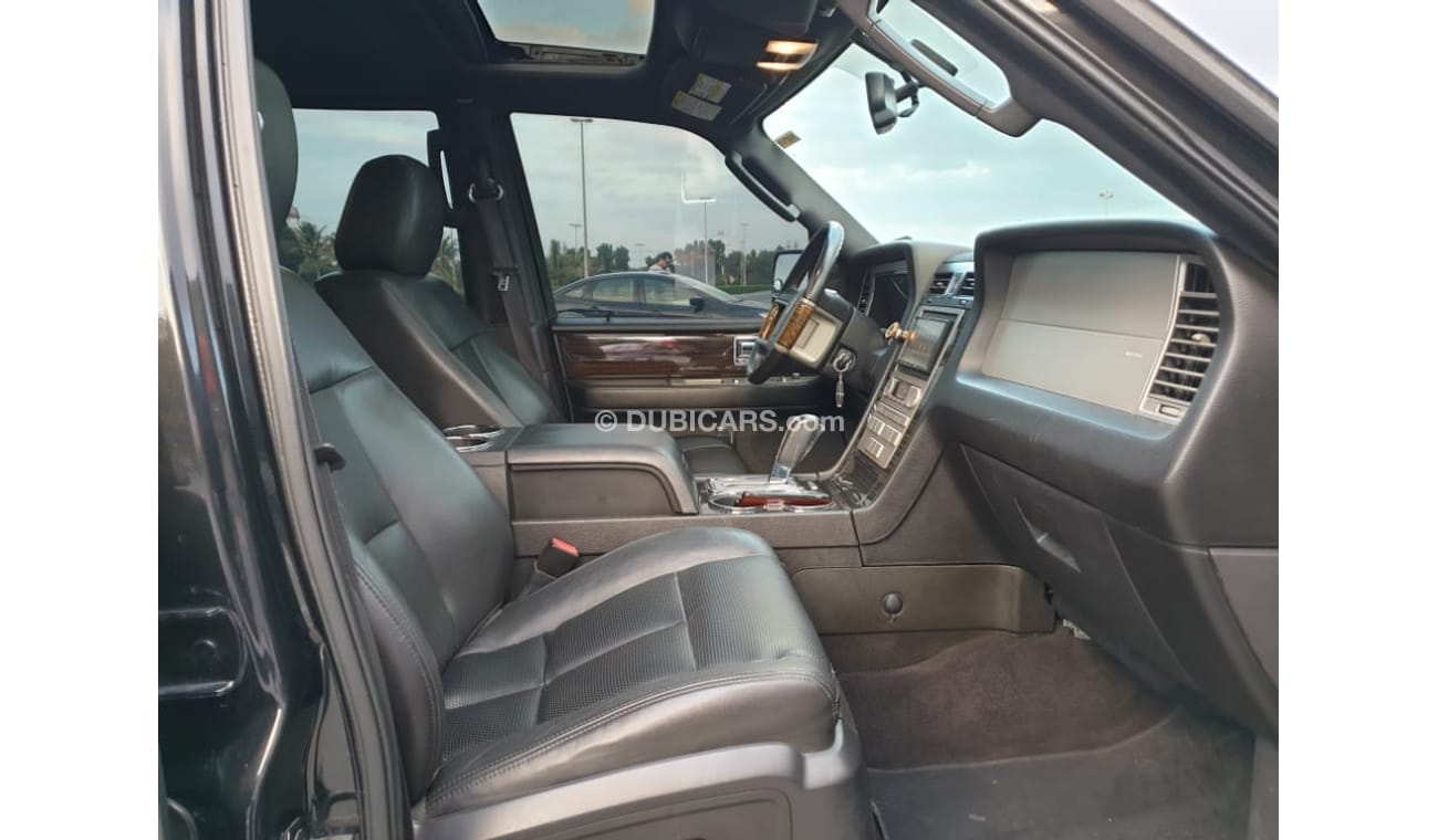لينكولن نافيجاتور Lincoln Navigator 2010 GCC Perfect Condition - Accident Free