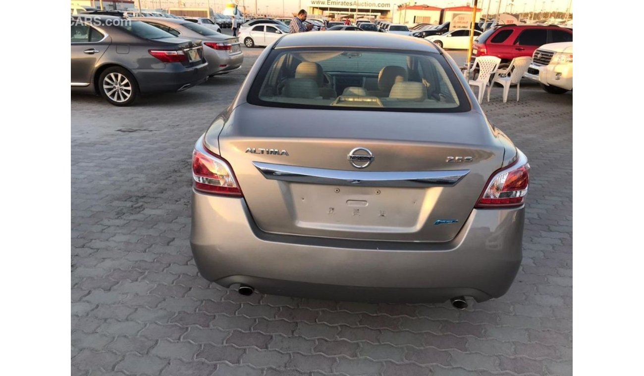 Nissan Altima Nissan Altima 2013 full Automatic gcc for sall