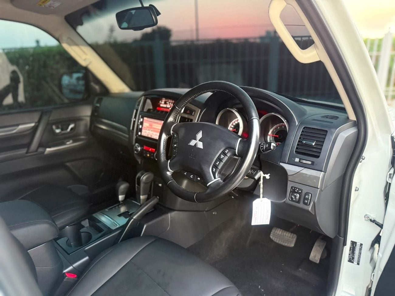 Mitsubishi Pajero 2018 | 3.2L DIESEL | AT | RHD | STEERING CONTROL SWITCHES | TRACTION CONTROL | CRUISE CONTROL