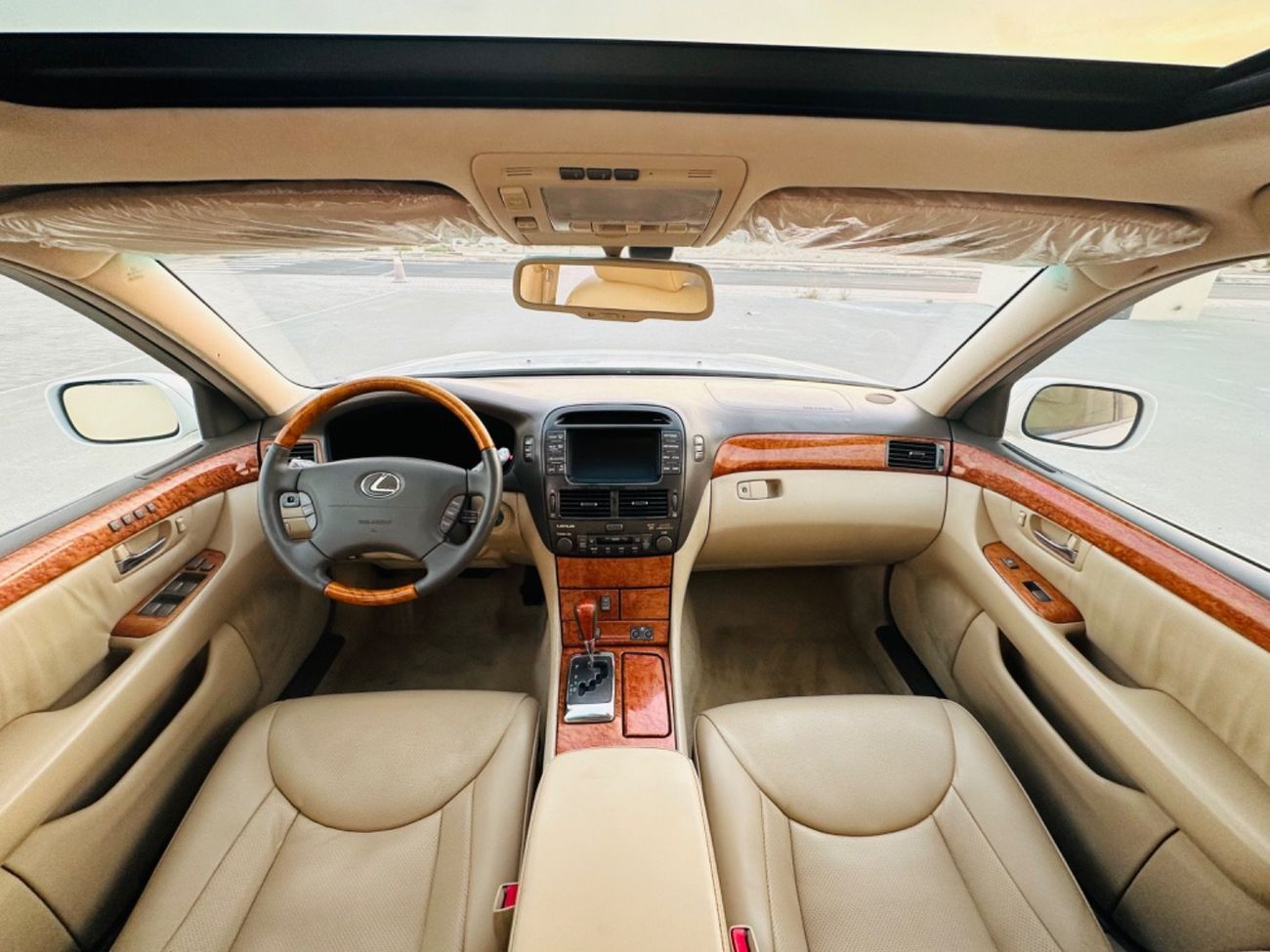 لكزس LS 430 موديل 2004 حاله ممتازه من الداخل والخارج فتحه وجلد ومثبت سرعه وتحكم كهربي كانل ونظام صوت ممتاز وكامي