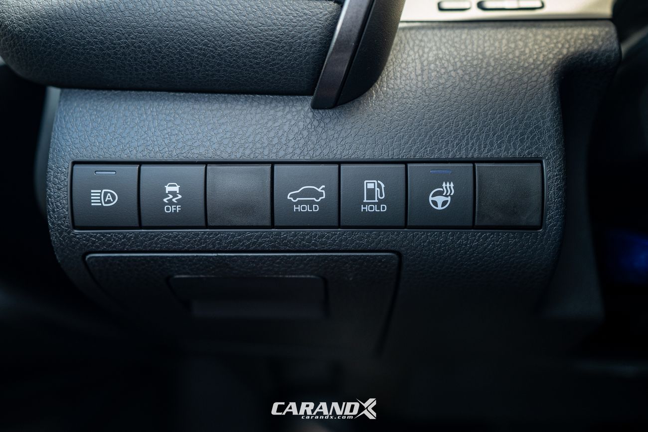 Toyota Camry SE Hybrid 2021 Black