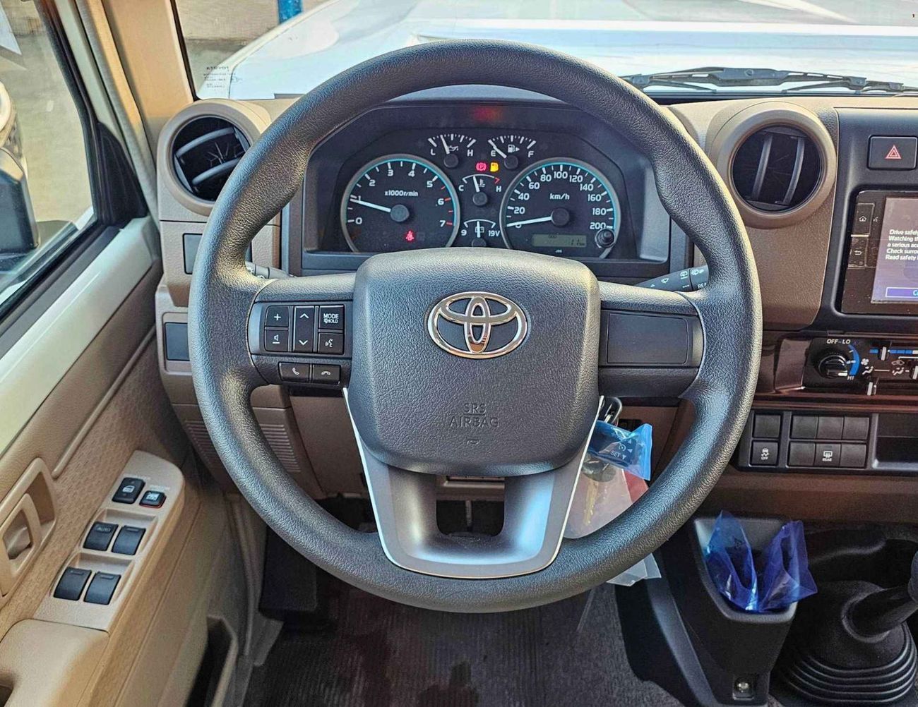 تويوتا لاند كروزر 70 LC76 LX /4.0L PETROL V6 M/T / CHROME HANDLE & MIRRORS / REAR CAMERA (CODE # 76PME)