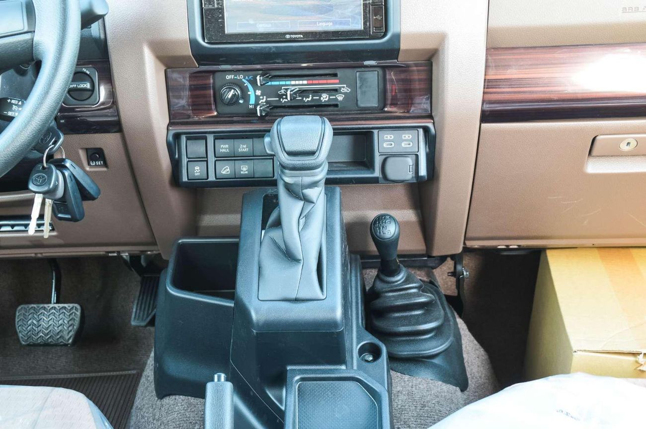 Toyota Land Cruiser 70 TOYOTA LAND CRUISER 76 2.8L 4WD DIESEL AT SUV 2025