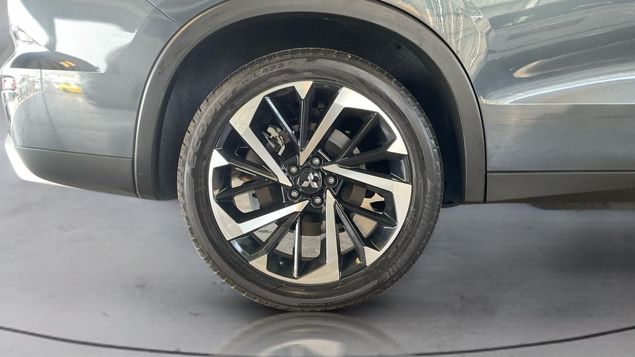 ميتسوبيشي آوتلاندر 2.5 AUTO 4WD 7SEAT HL | شامل الضمان | 0 ﺪﻔﻋﺓ ﺃﻮﻟﻯ