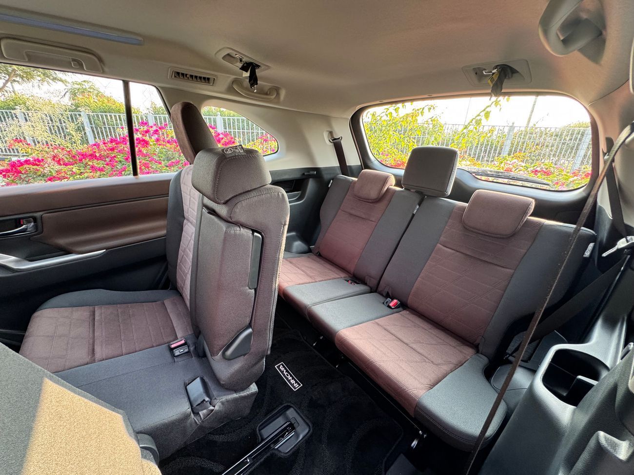 تويوتا إينوفا 2.0L HyCross 8S Hybrid