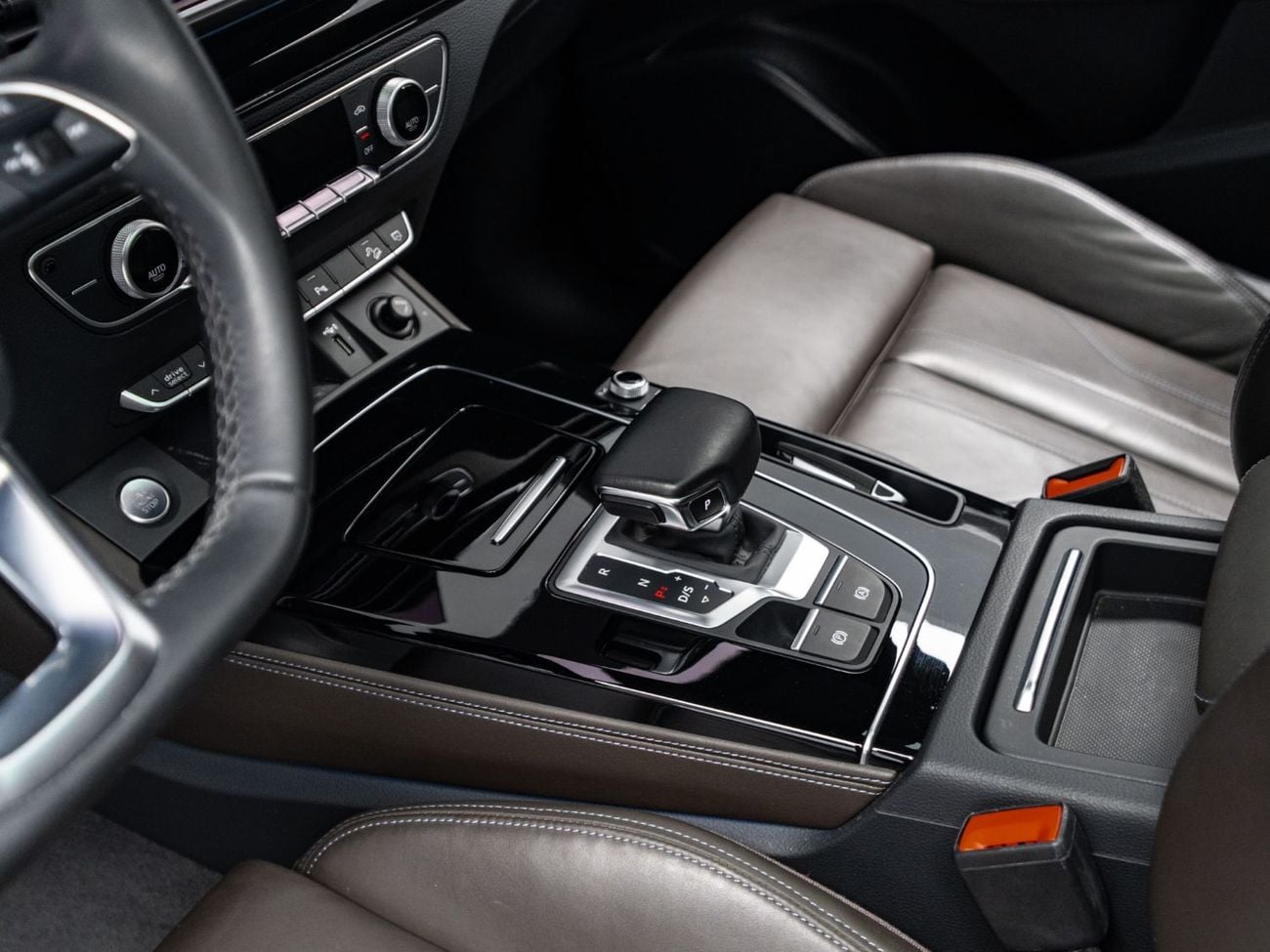 Audi Q5 45 TFSI SPORTBACK S-LINE BUY NOW, PAY 2027 | THE BLACKLINE STANDARD | 2027 Audi Warranty + Service Contract, GCC