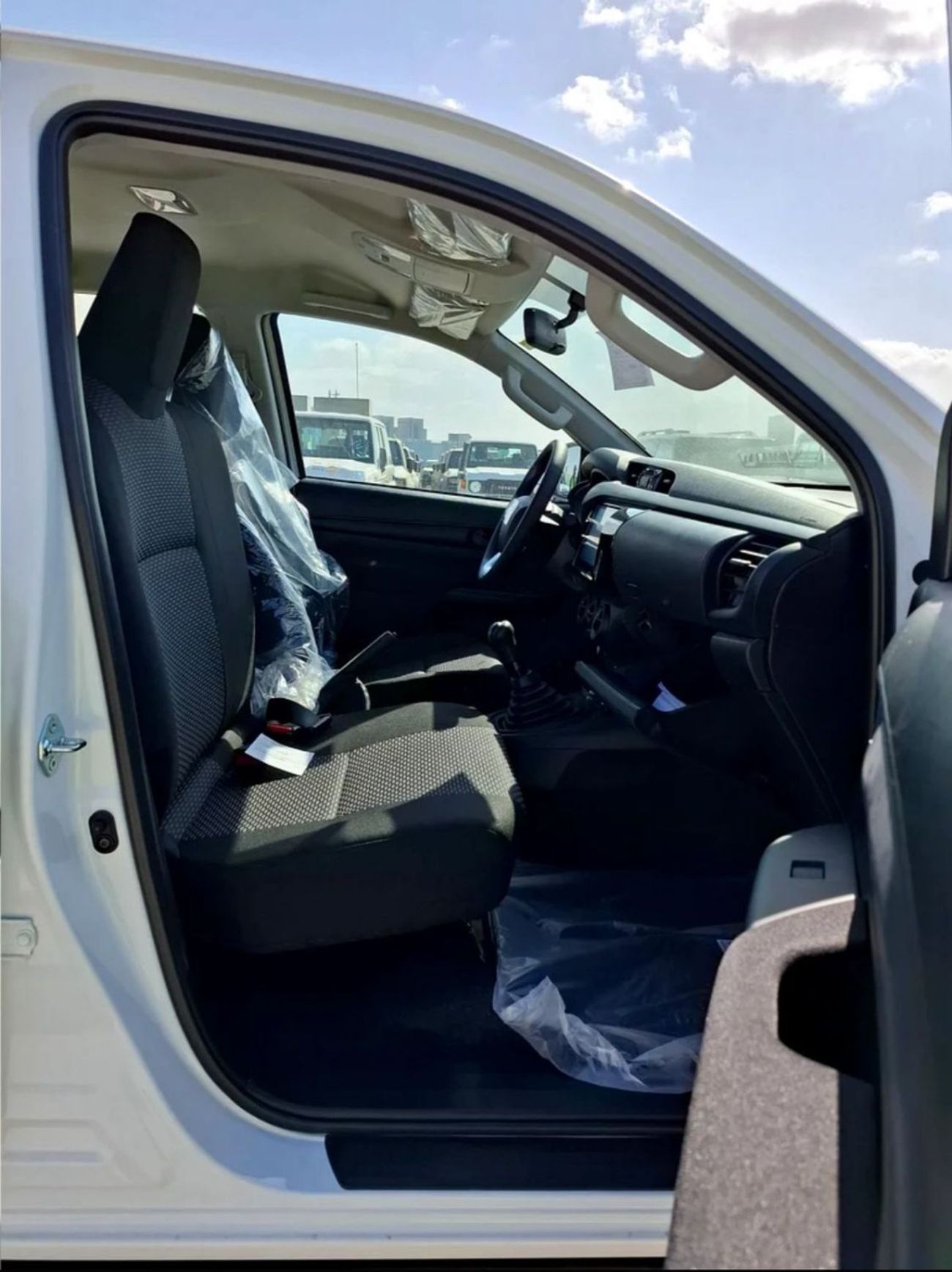 Toyota Hilux TOYOTA HILUX PETROL 2.7L NARROW BODY