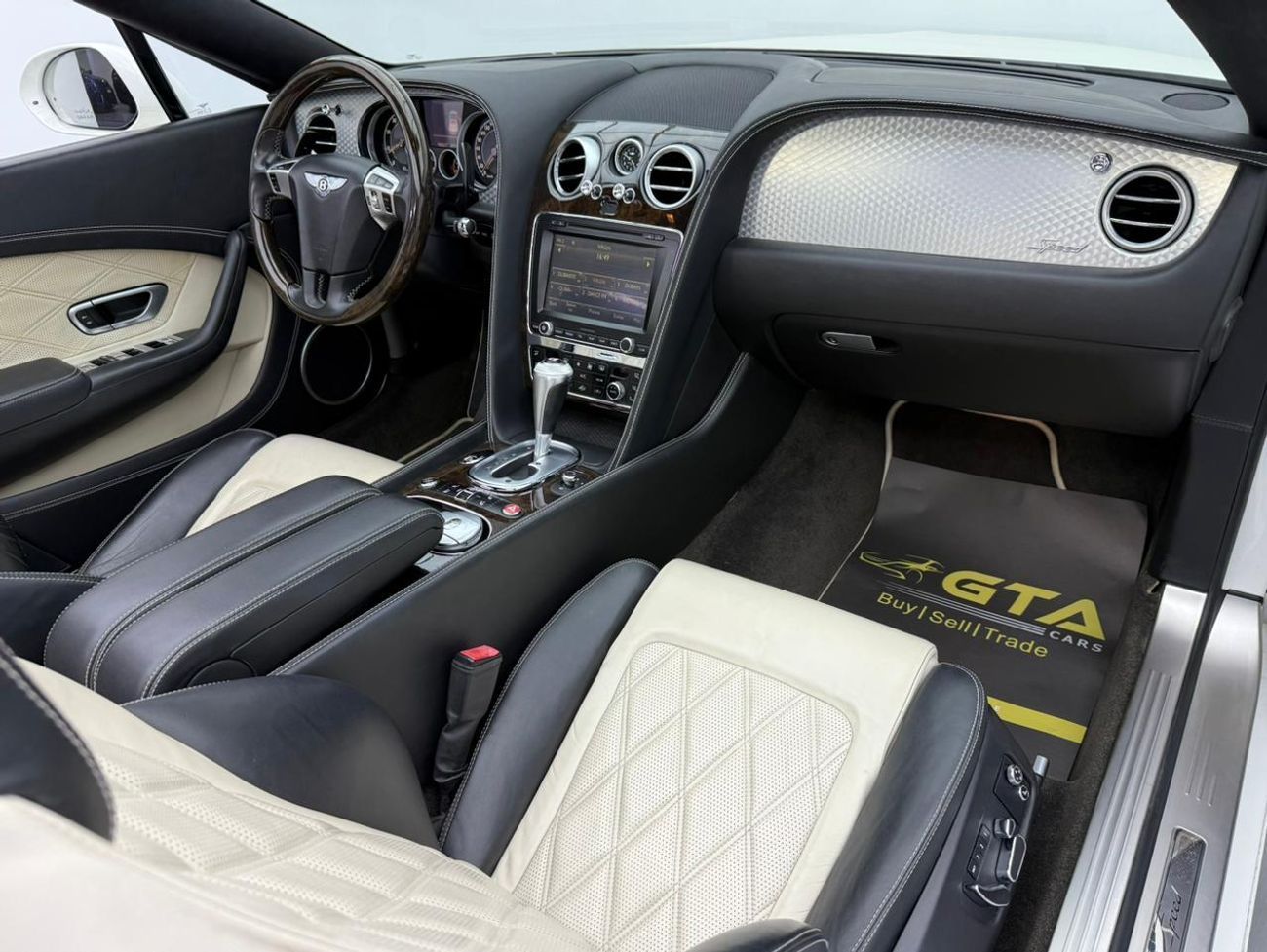 بنتلي كونتيننتال جي تي سي 2015 Bentley Continental GTC Speed Convertible, Fully Loaded, Excellent Condition, GCC